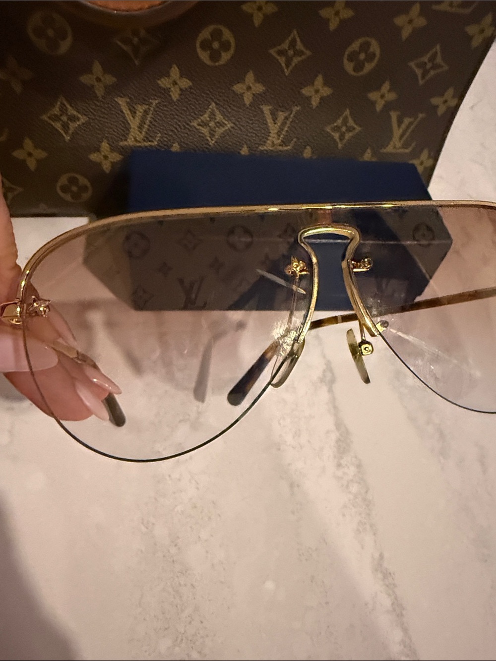 Louis Vuitton Gold Frame Sunglasses with Brown Gradient monogram logo Lenses - Picture 3 of 7